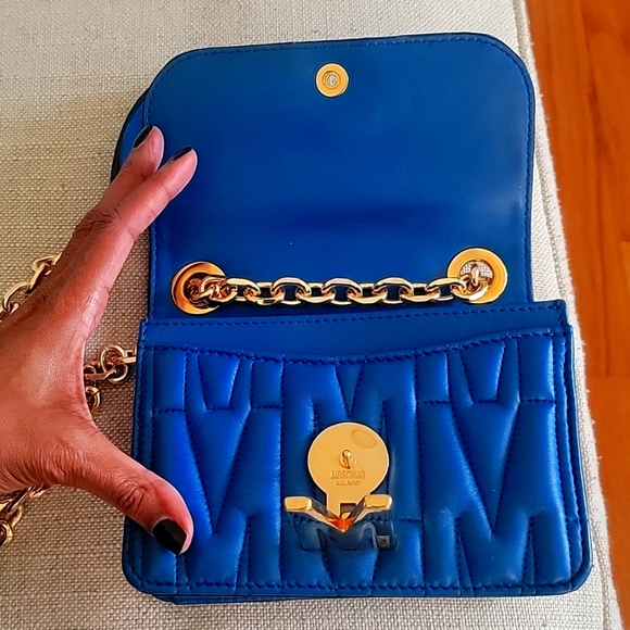 Moschino - Picture 1 of 4